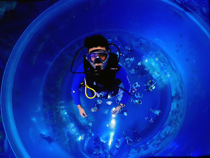 如何控制中性浮力？