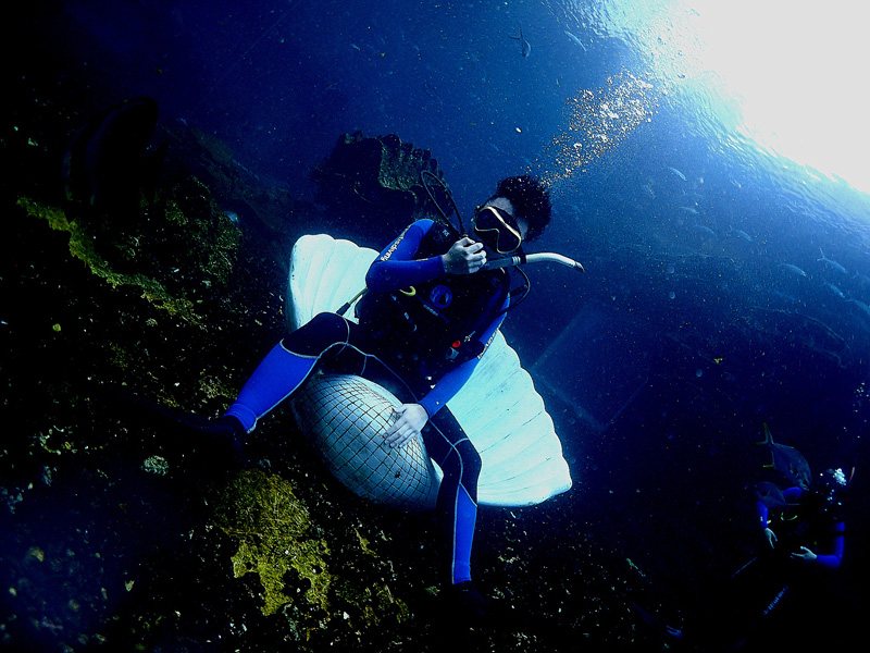 如何控制中性浮力？